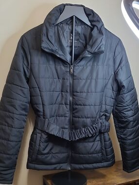 New York & Company Black Quilted Puffer Jacket with Belt size Medium
